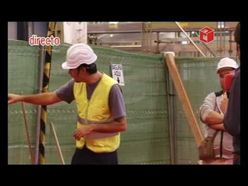 Clase práctica sobre prevención de riesgos eléctricos en construcción.